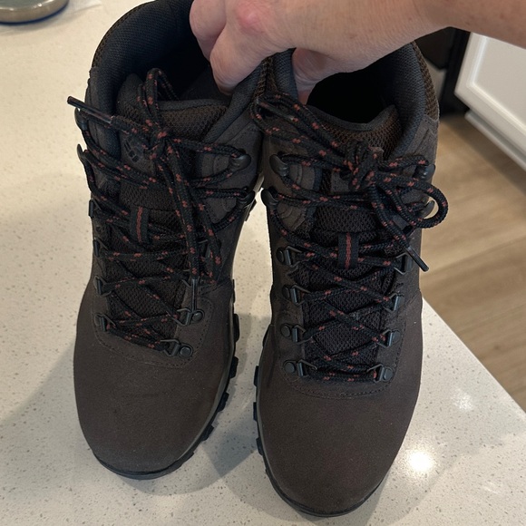 EUC-Columbia Men's Dark Brown Hiking Boots - Picture 7 of 8